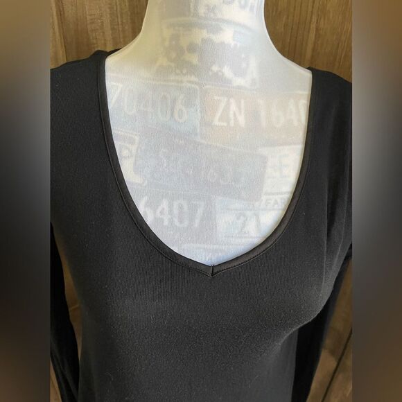 Victoria’s Secret Black Pleated Satin Back Blouse. - Picture 3 of 7